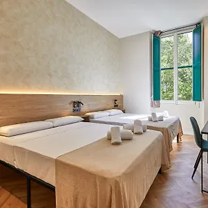 hostal-parisien.topbarcelonahotels.com/